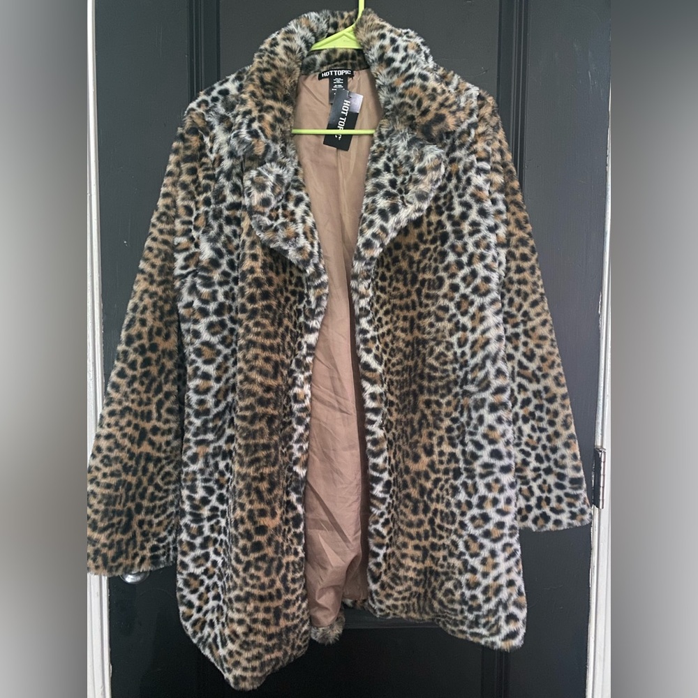Hot Tpoic leapord print coat size Large